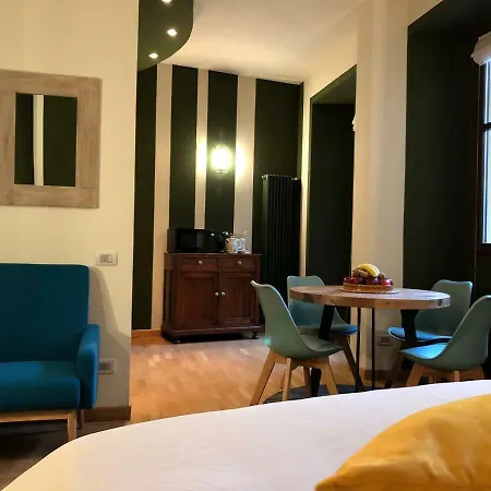 La Via Degli Artisti